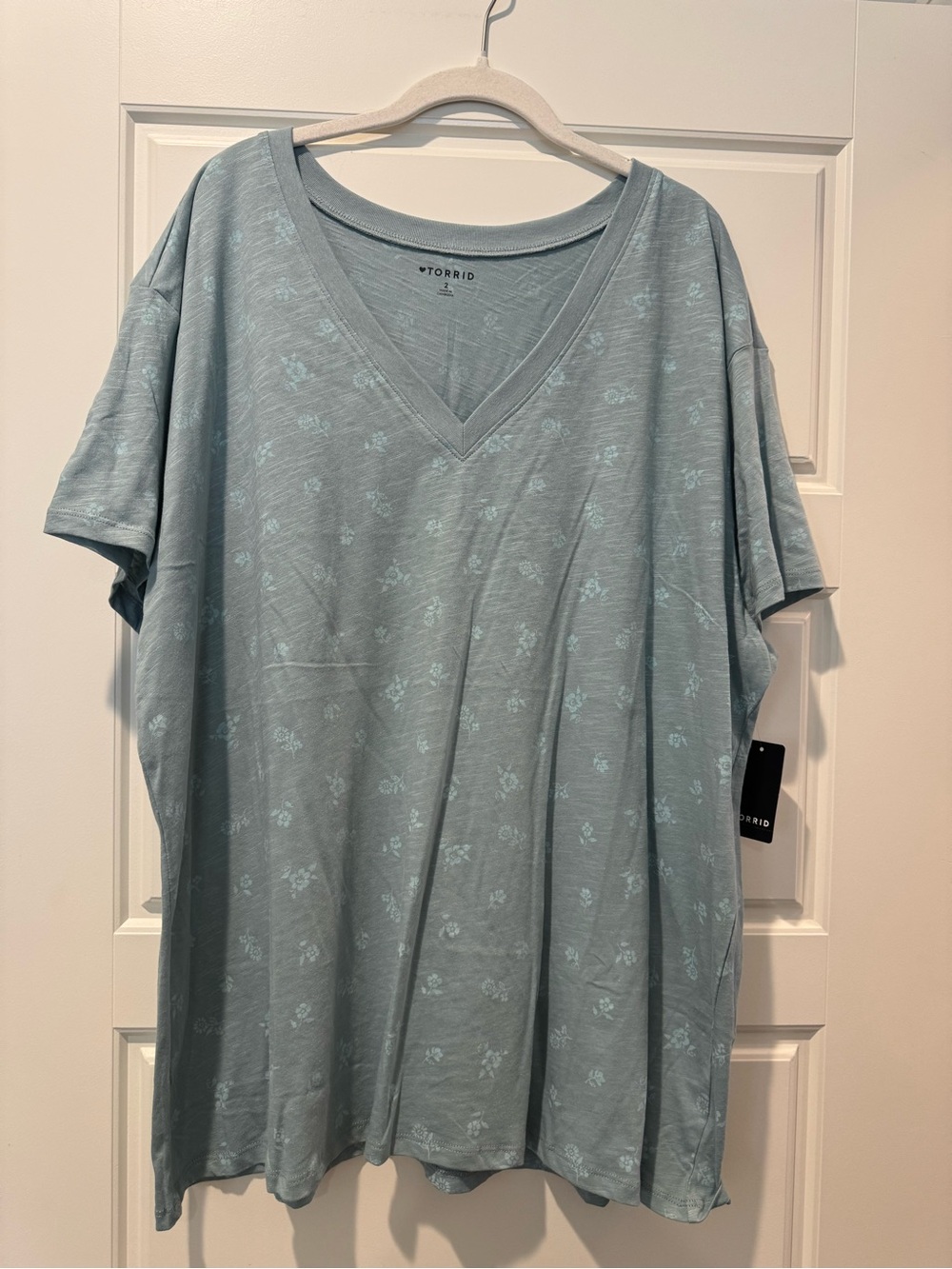 NWT TORRID 2X Aqua Ditsy Heritage Slub V-Neck Tee